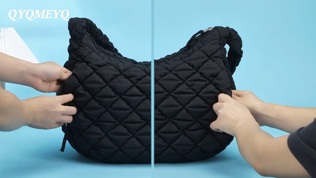 Bolso tote acolchado impermeable para mujer miniatura 7