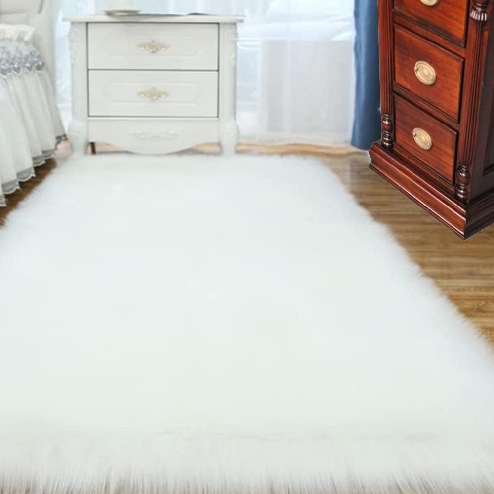 Faux Sheepskin Fur Rug 60x120 cm Fluffy Shaggy Rug, Soft Furry Rugs for Bedroom Bedside Living Room -White