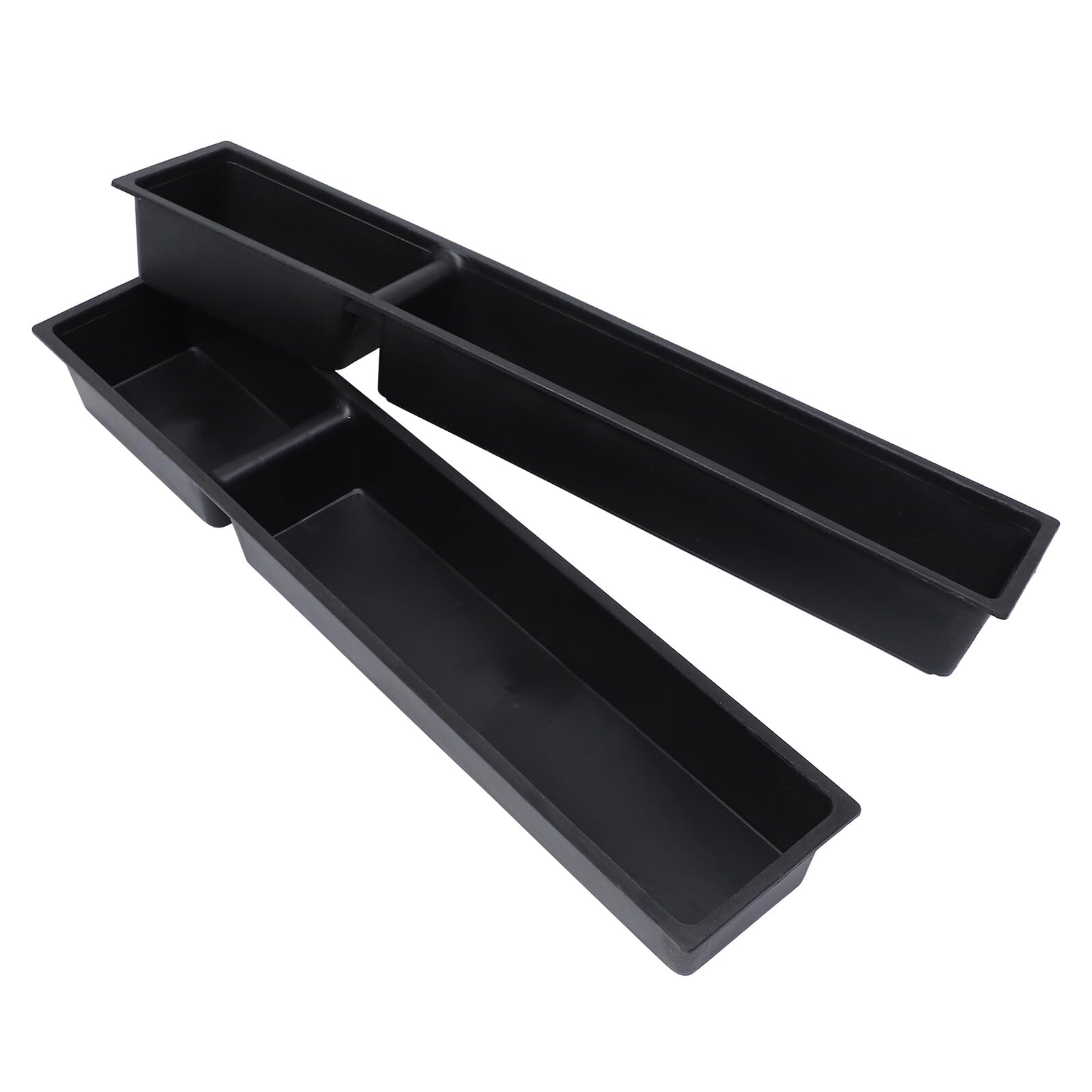 Mangeoire pour poules en plastique noir pour un poulailler propre