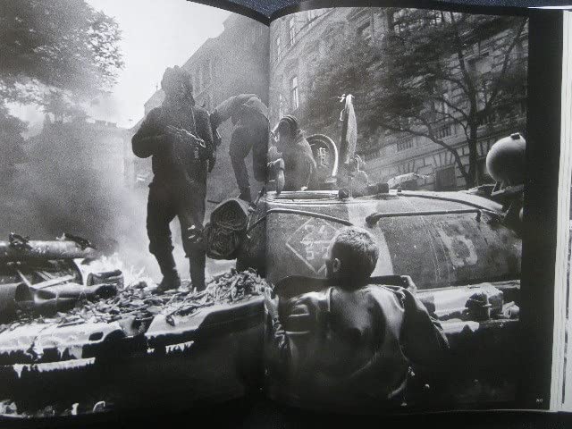 Amazon.co.jp: マグナムフォト 革命65年史 洋書写真集 Magnum ジョナス