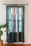 Dekoratives Patchwork-Design: Verleihen Sie Ihrem Zuhause einen Hauch von Dekorateur mit dem KRAAFTY Tür-/Fenstervorhang. Hergestellt aus einem Seiden-Mischgewebe Sari-Stoff, verfügt dieser elegante, traditionelle Fenstervorhang über eine selbstgemachte Drehlasche. Einfach aufzuhängen, dieser Vorhang mit Drehverschluss verwandelt jeden Raum in einen wunderschönen Ausflug.
