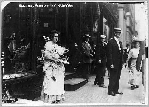 HistoricalFindings Foto Beggar-Peddler on Broadway, mujer, niño pequeño, goma de menta Wrigley, NYC, c1909