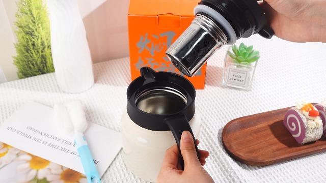 Amazon.com: Ziliny 2 Pcs Coffee Carafes for Keeping Hot Cold 27 oz