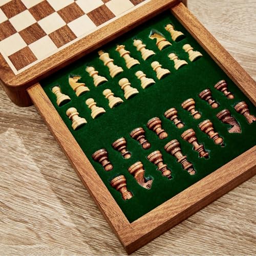 Two's Company Magnetic Chess Set en caja de madera artesanal, incluye 32 piezas, 7.25 pulgadas, madera miniatura 3