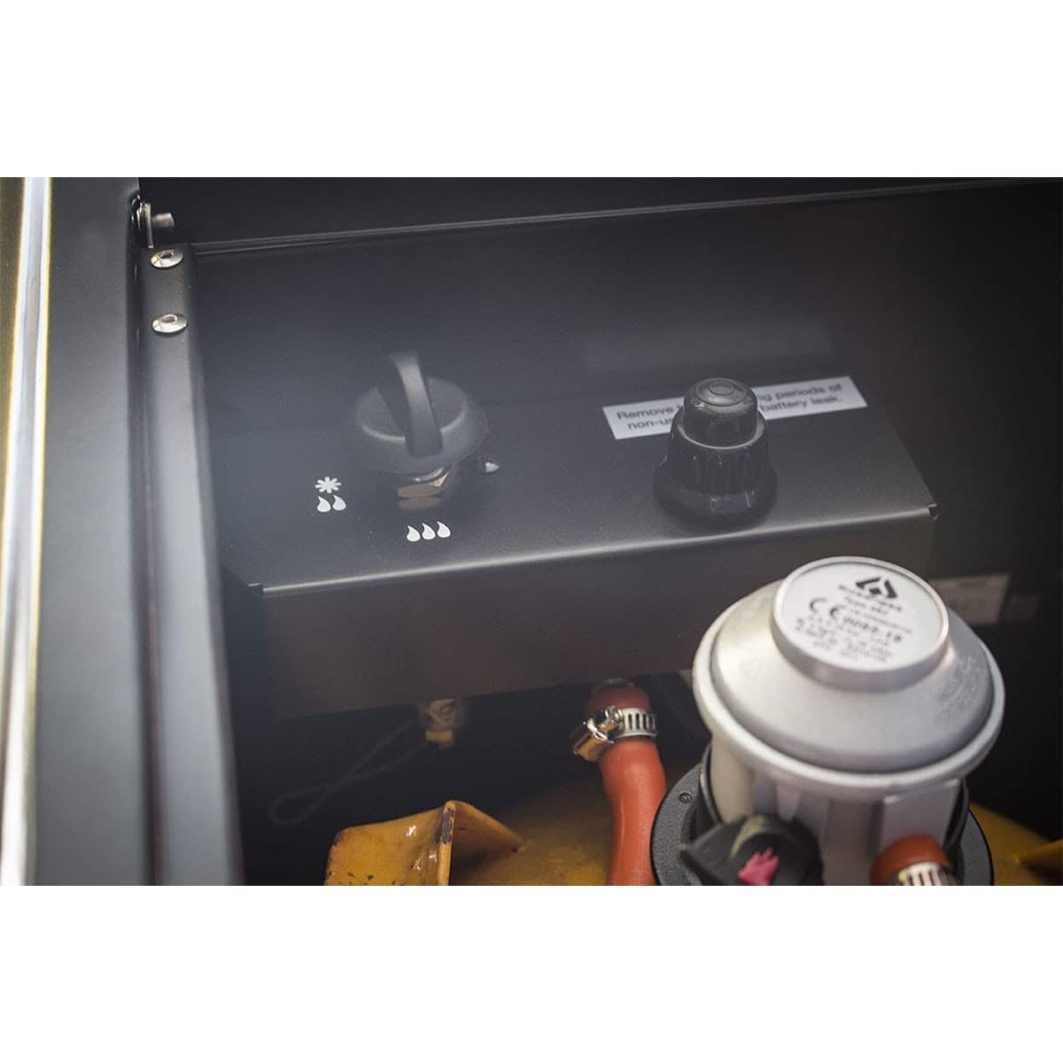 Sahara - Poele à gaz Manhattan 3.4KW Blanc et Noir - Chauffage d'appoint Effet Feu de Bois 3 Niveaux de Chauffe