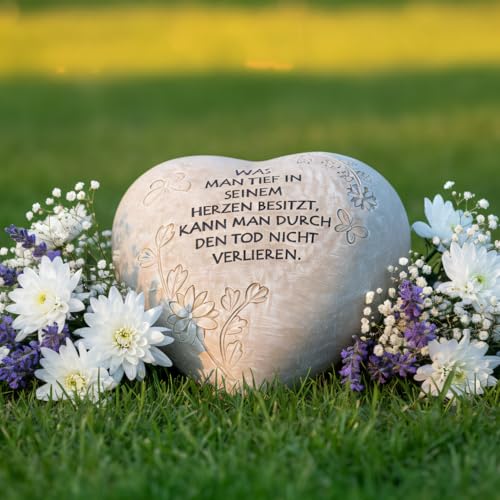 com-four® Grab-Dekoration in Herz-Form - wetterfester Grabschmuck mit Schmetterlingen - verzierter Trauerstein mit Gedenkspruch - Gedenkstein mit Aufschrift
