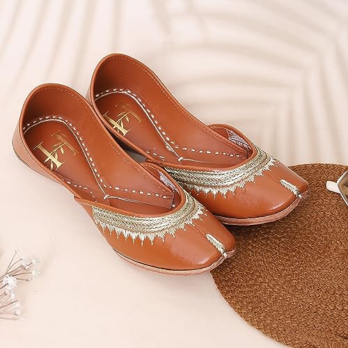 Image of HEER Beige Zari Women's Jutti, Mojari Traditional Punjabi Jutti, Ethnic Shoes Handmade Leather Punjabi Jutti, Embroidered Rajasthani Jaipuri Wedding Bridal Jutti