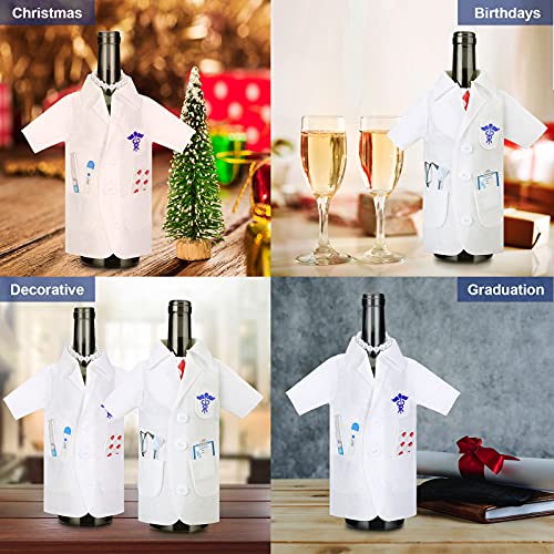 Fundas para botellas de vino blancas en fieltro para mesas de graduación 7