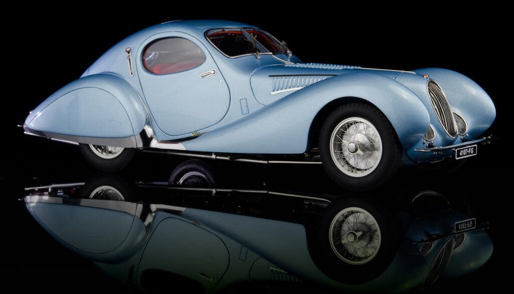 1937-1939 T150 SS Figoni & Falaschi Teardrop Coupe RHD (Right Hand Drive) Blue Metallic with Red Interior 1/18 Diecast Model Car by CMC CMC145