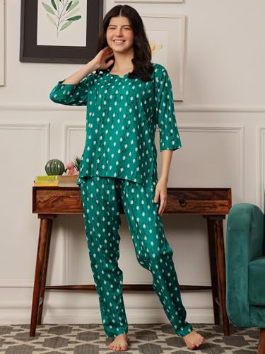 Image of Clovia Women's Rayon Printed Top & Pyjama Set
