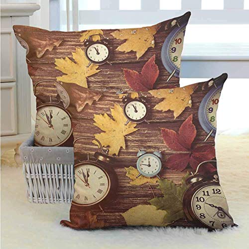 Preisvergleich Produktbild koniqiwa Herbstkissenbezug Verschiedene farbige trockene Ahornblätter und Verschiedene Wecker auf Holzbrettern drucken homeative Wurfkissenetui