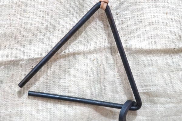 Large Western Dinner Triangle Calling Bell Rustic Decor Chuck Wagon Hand Forged for DIY Decorative Wall Shelf, Bedroom/Kitchen/Office Shelves