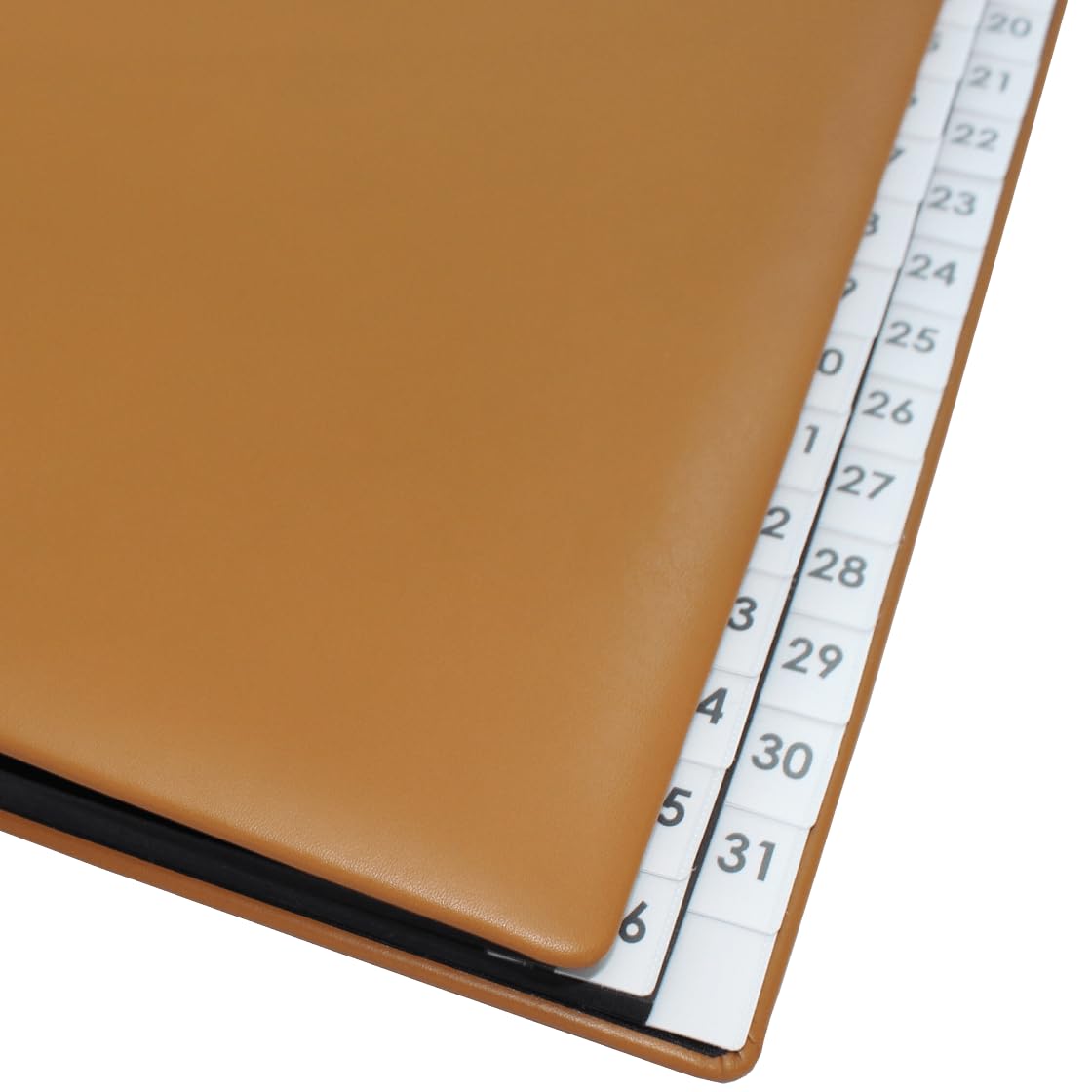 Raccoglitore con registro 1-31 in pelle bovina liscia in cognac, adatto per DIN A4, copertina morbida con dorso elastico, goffrato su richiesta