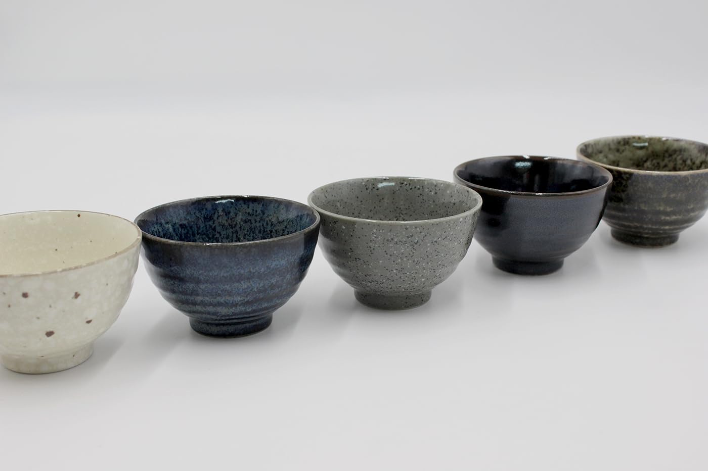 Traditionelle japanische Teeschale, handgefertigt, Grüntee, Chawan, Trinktee, Geschirr, Keramik, Set mit 5 Stück (Kura Dashi)