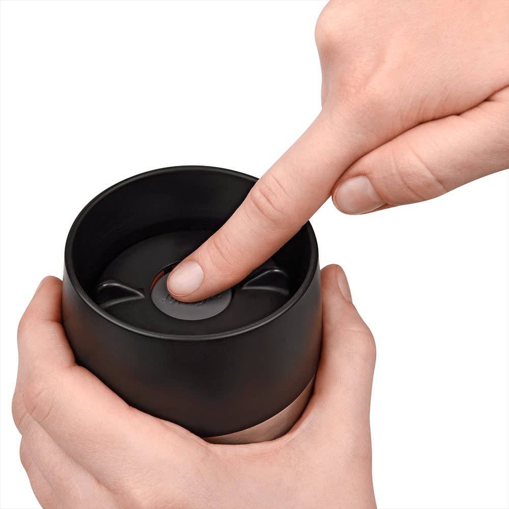 Emsa Isolierbecher 500ml mit Gravur Monogramm/Buchstabe (+ Name) Travel Mug Grande XXL Manschette schwarz personalisierter Kaffeebecher Teebecher, Motiv MO1