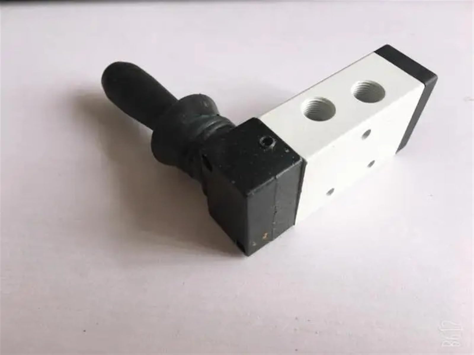 Valvole pneumatiche azionate a leva manuale a 5 posizioni a 2 posizioni da 1/8 pollici 4H210-06 Valvola di commutazione di inversione di controllo del cilindro 1 pz