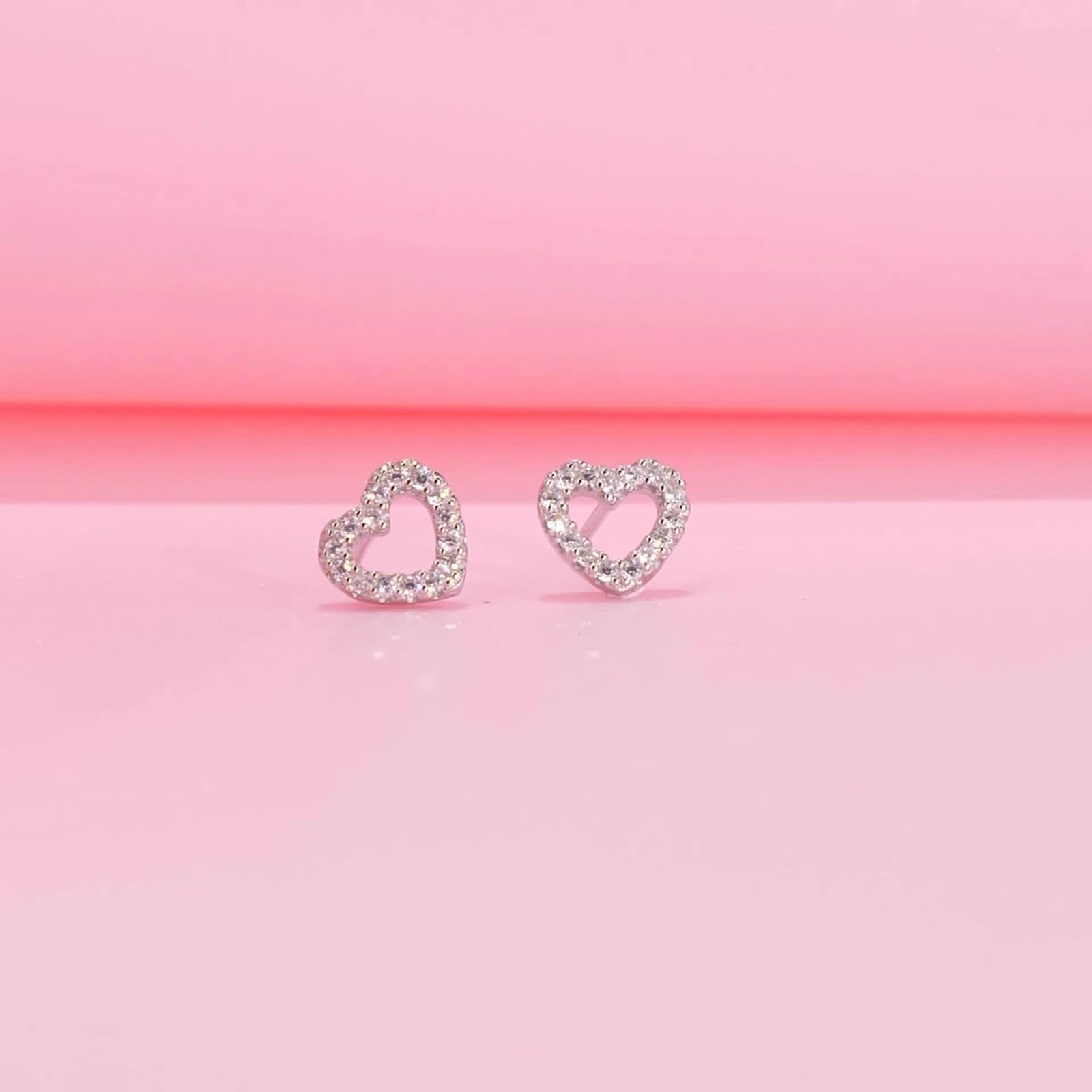 Orecchini da donna in oro 9/14/18 carati, a forma di cuore, con pavé di diamanti