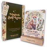 Inspirefy マジカルセルフラブアファメーションカードデッキ プレミアムポジティブアファメーションカード50枚 ユニークなイラスト、木製ディスプレイスタンド、ギフトボックス付き – セルフケア、マインドフルネス&瞑想ギフト