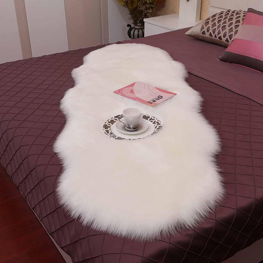 Tappeto in finta pelliccia di peluche, 50 x 80 cm, morbido velluto di agnello, antiscivolo, per soggiorno e camera da letto, soffice tappetino per divano in pelle di daino grigio, massimo comfort e