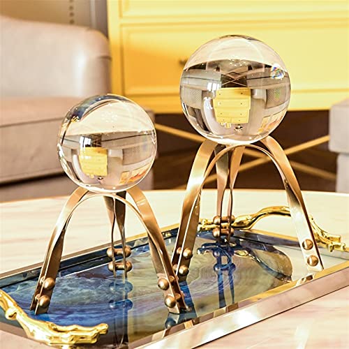 Boule de cristal pour briser la monotonie d'un meuble de salon vide