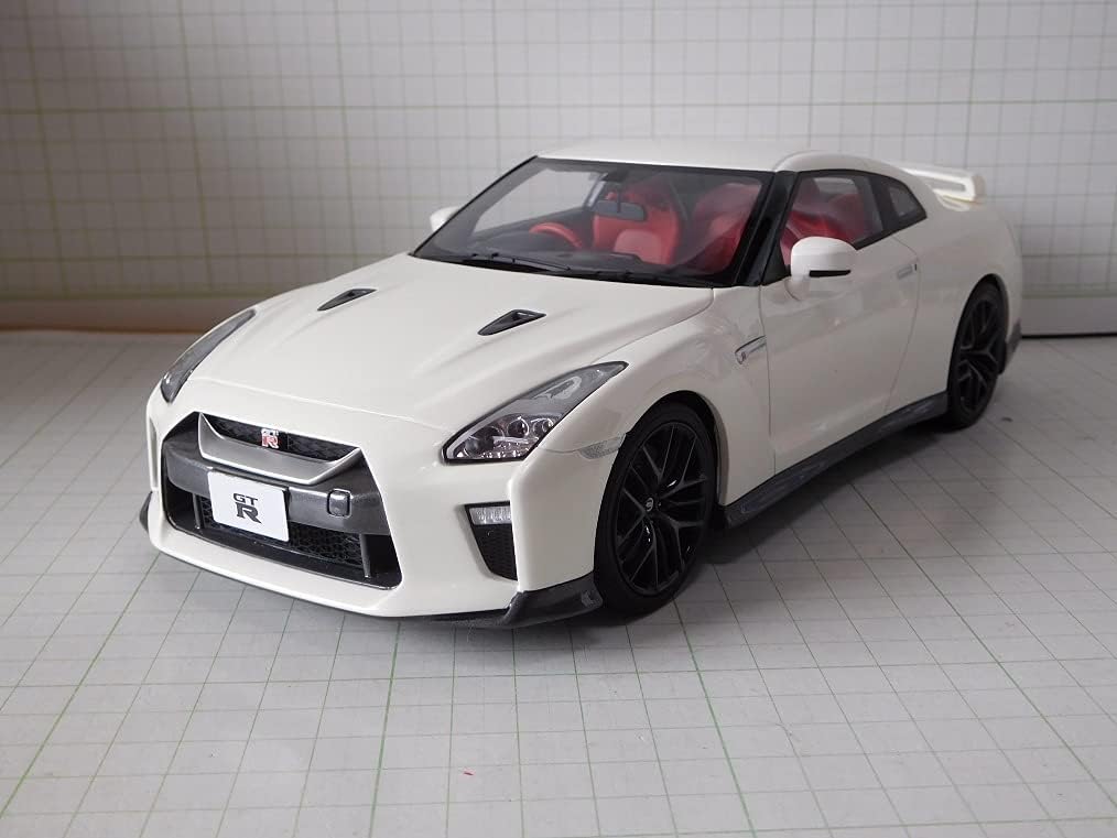 2種類選べる ミニカー 1/18 ニッサン GENISS ホワイト | ccfl.ie