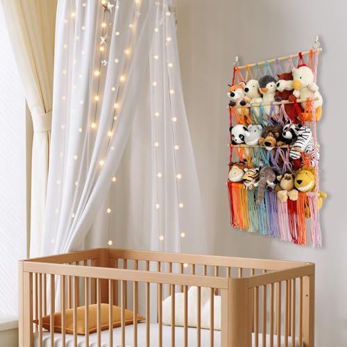Rangement de en peluche optimal avec ce grand hamac mural triple à pompons