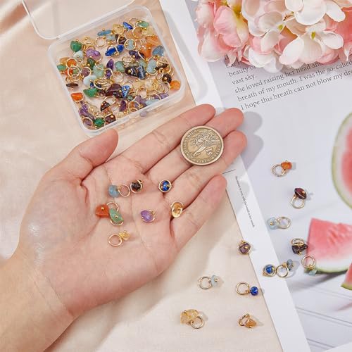 SUPERFINDINGS 84 Stück 7 Farben Naturstein Anhänger Gemischte Edelstein Charms Mit Hellgoldenem Biegering Aus Edelstahl Gemischte Farben Baumelnde Charms Für Ohrring Halskette 14mm
