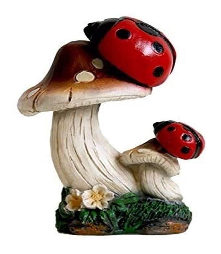 Statue d'extérieur champignon pour égayer une pelouse un peu vide