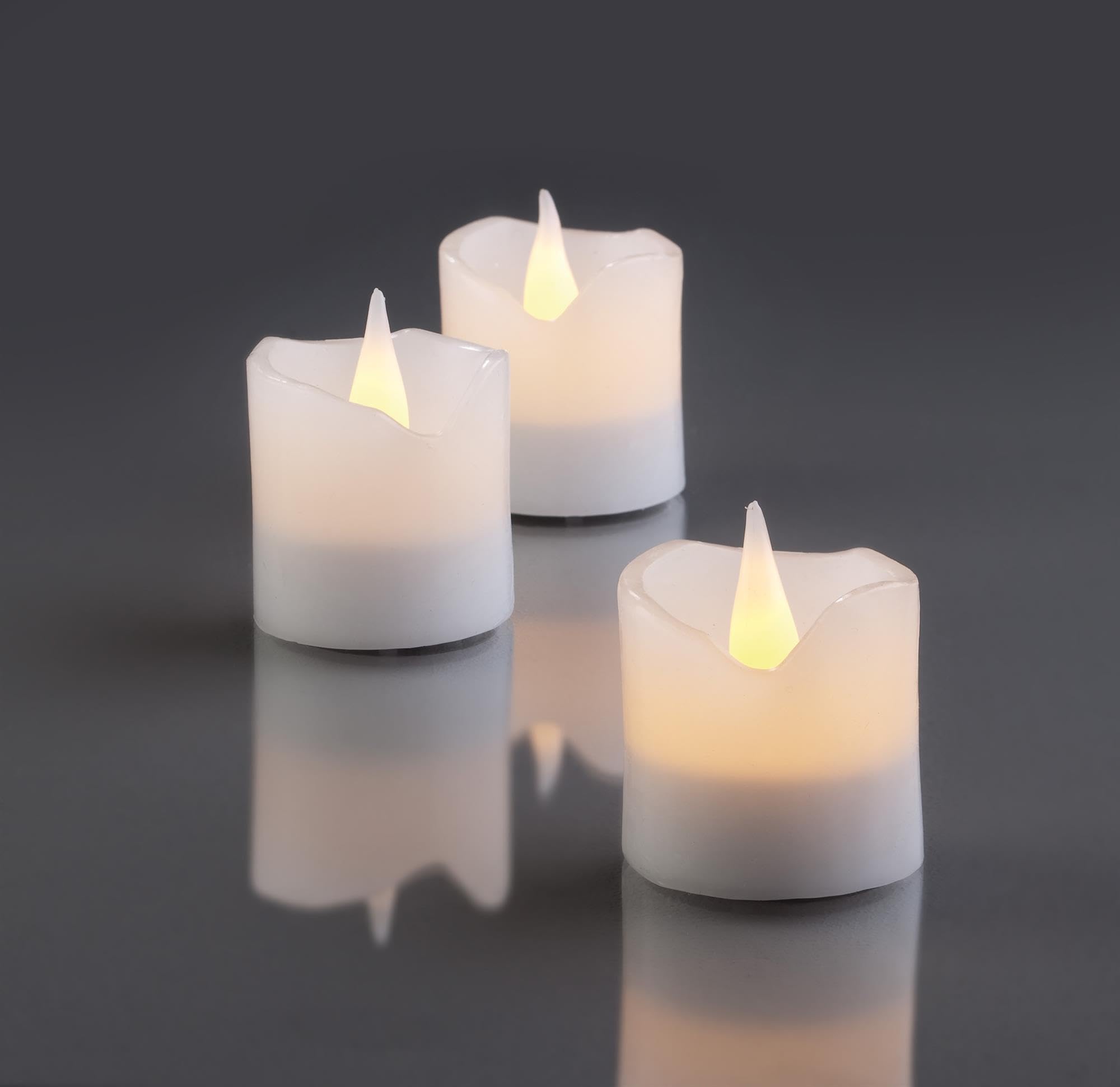 Hellum 152760 - Juego de 6 velas LED de cera (5 x 5 cm, funciona con pilas, 6 x CR2032, incluye decoración navideña)