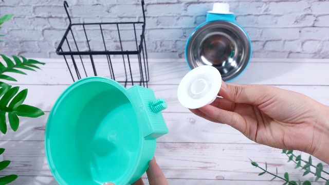 Leinuosen 4 Pcs 3 in 1 Rabbit Hay Feeder with Litter Box 2 Hanging Bowl,Rabbit Litter Box Metal Hay Rack Bunny Guinea Pig Hays Holder Bunny Bedding Toilet for Guinea Pig Chinchilla Other Small Animal - image 7