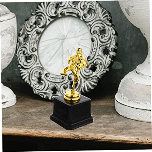 Sosoport 4Pcs Taekwondo Troféu Modelos De Plástico Goldendoodle Presentes Troféu Para Crianças Trofé