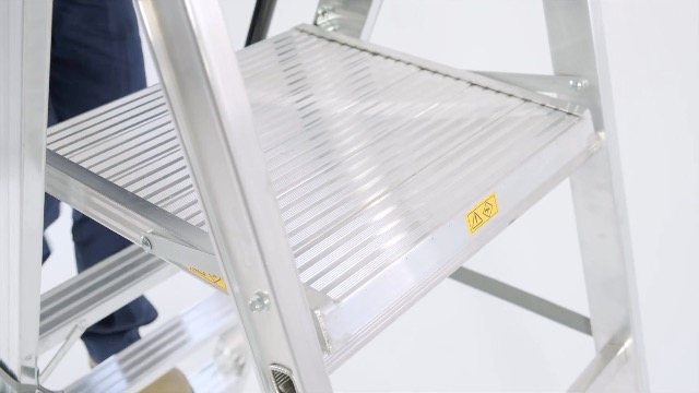 Scala Professionale Svelt Moby Con 7 Gradini | Piattaforma Antiscivolo E Corrimano | Per Utilizzo Intensivo - Foto 7