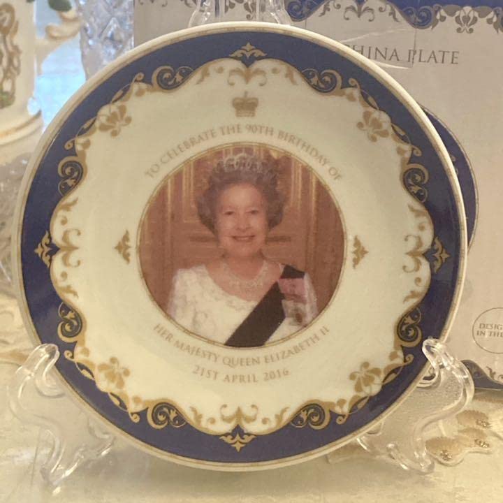 エリザベス女王在位25周年記念皿 エリザベス女王在位25周年記念皿