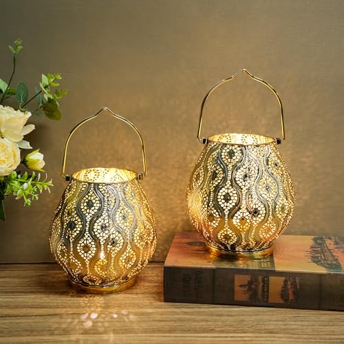 TRIROCKS Lot de 2 lampes de table décoratives marocaines en métal de 26 cm de haut, lanternes sans fil avec guirlande lumineuse pour maison, salon, jardin,...