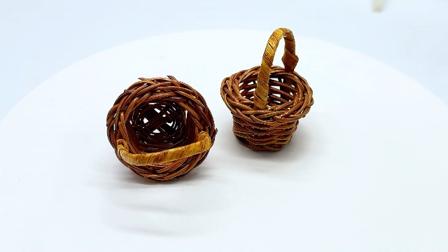 20 Mini Cestini In Legno Con Manico - Cestini Miniatura 6x4 Cm Per Decorazione, Picnic In Scala E Hobby - Foto 9