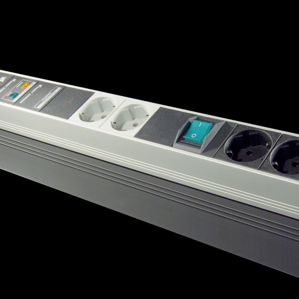 Geschirmte PC-Steckdosenleiste D6744, 6-Fach,zur Schirmung niederfrequenter elektrischer Felder und Reduzierung magnetischer Wechselfelder