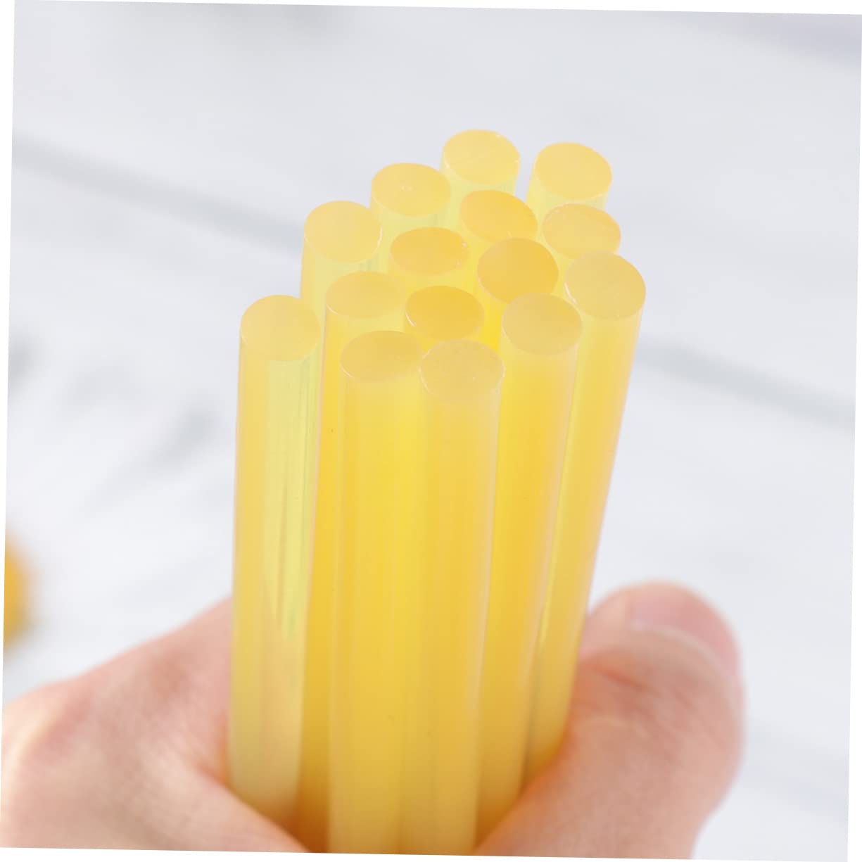Housoutil Kit de Bâtons de Colle Thermofusible Jaune 100 Pièces en Résine Thermoplastique Solide Odeur pour Travaux de Collage Quotidiens à Domicile