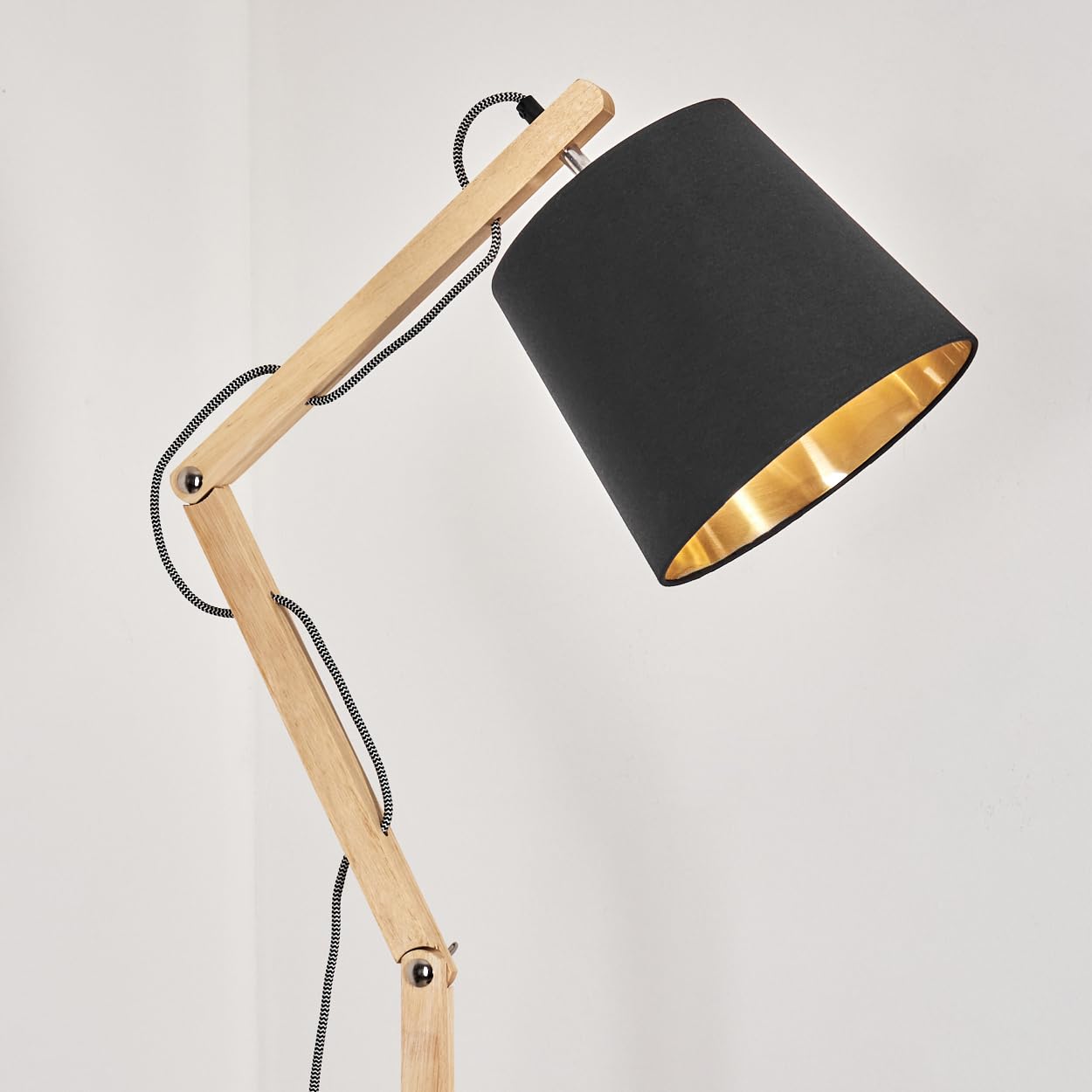 HOFSTEIN Lampa stojąca Tukchor, drewniana / metalowa / naturalna tkanina/czarna/złota, regulowana lampa z półkami i przełącznikami, 152,5 cm, E27, salon, sypialnia, jadalnia