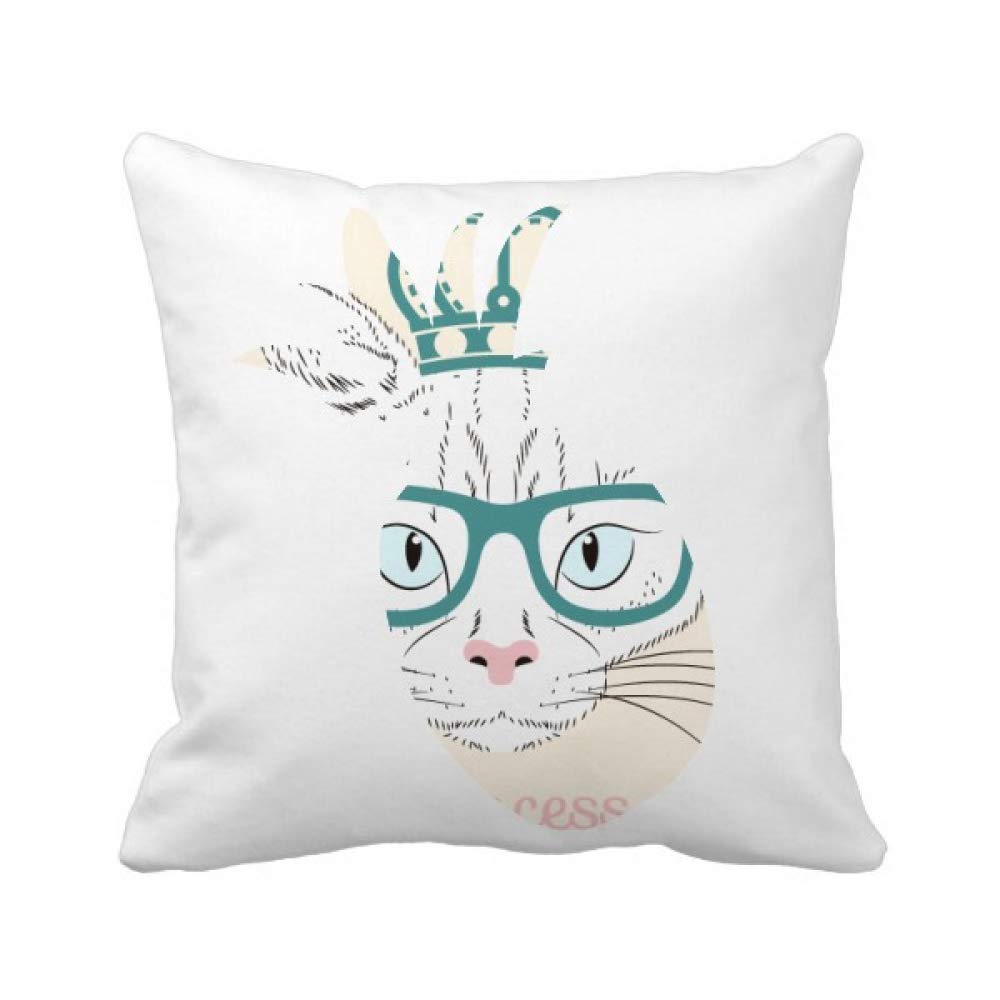 Coussin carré DIY chat blanc pour raviver un canapé terne