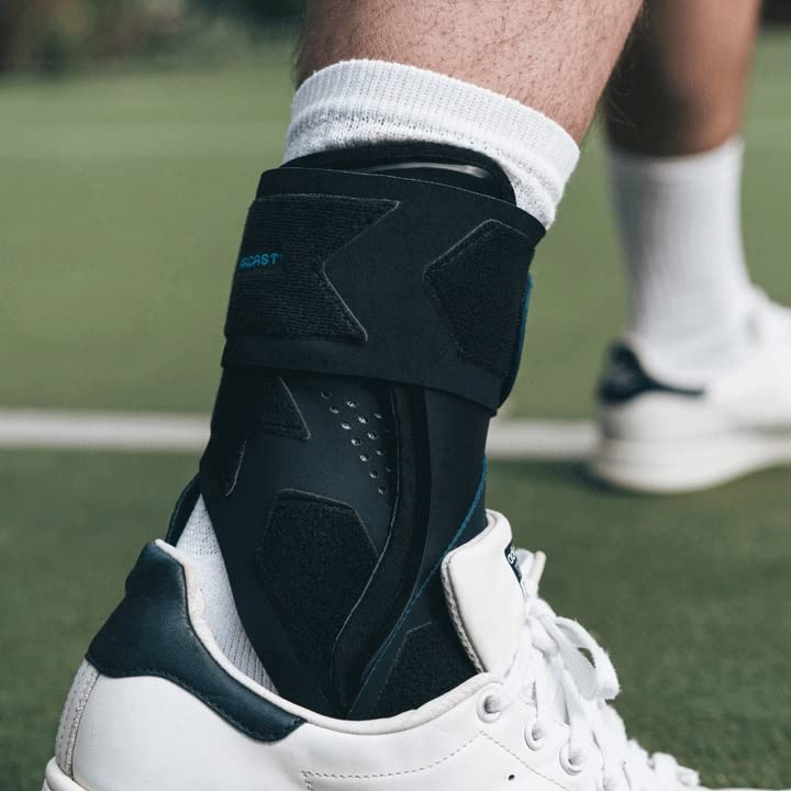 Aircast Tobillera ActyFoot controla el nivel de estabilidad del tobillo según sus necesidades. (M izquierda)