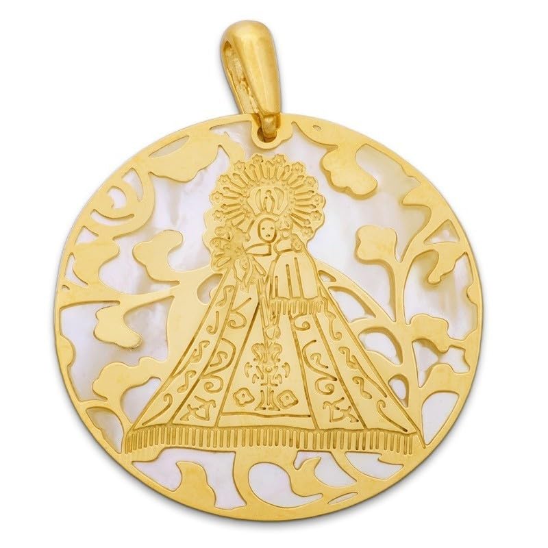 Médaille Vierge de Monserrate, un lien spirituel précieux en argent et nacre