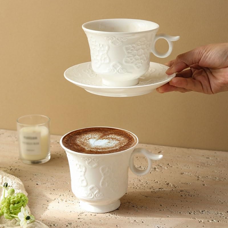 Porcelanowy kubek do kawy ze spodkiem, Światło Zestaw filiżanek i spodków do kawy z europejską płaskorzeźbą, popołudniowej herbaty, biały 12,5 x 8,7 cm