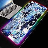 Ultra-glatte Oberfläche: Entwickelt aus supergewebten Materialien, bietet es die beste Oberfläche für die Maus und ist weniger widerstandsfähig als andere Mauspads. Dies optimiert die Reaktion der Maus und beschleunigt ihre Bewegung im Spiel. Das weiche Material erleichtert auch das Aufrollen zur Reinigung.
