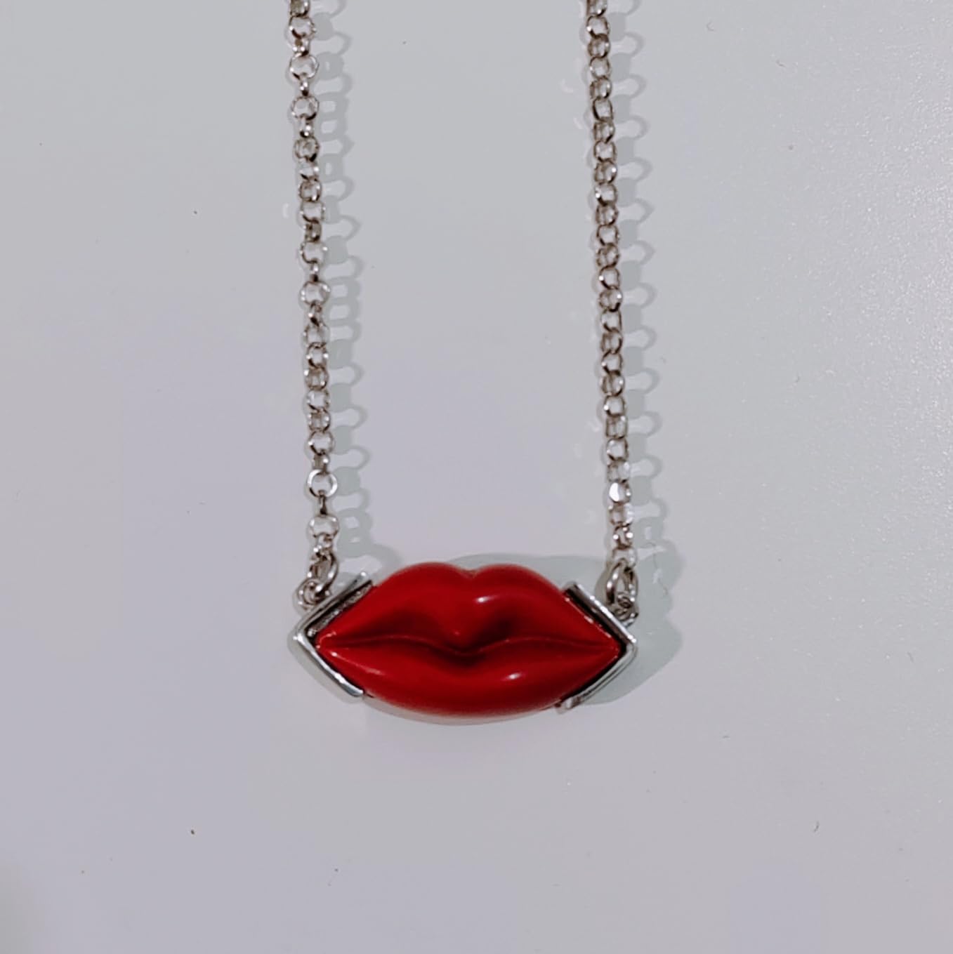 Collana labbra Bocca lolita pasta di corallo rosso naturale del Mediterraneo montatura in argento 925 rodiato con catenina regolabile gioiello artigianale