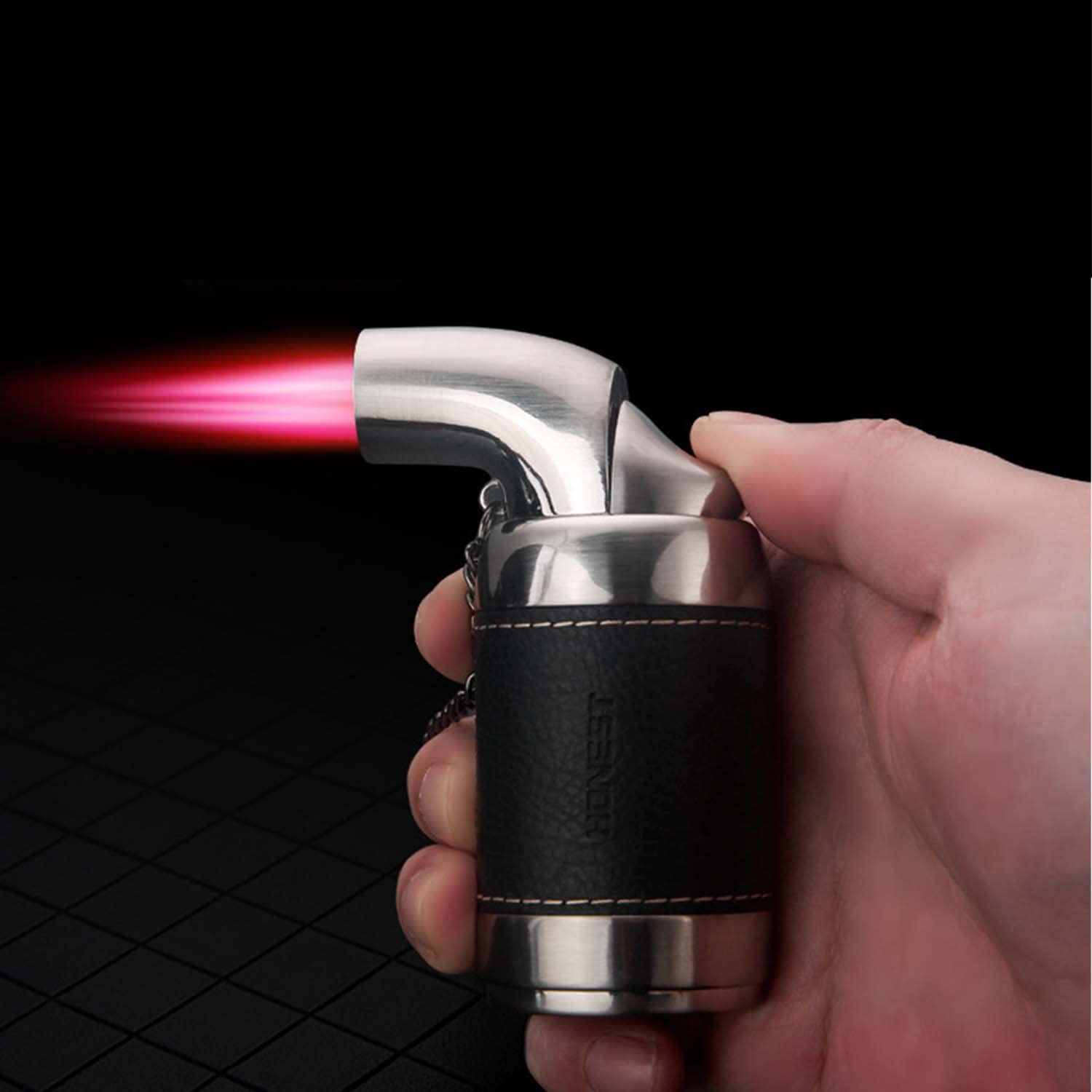 Briquet Torche Flamme Puissante à 4 Jets Butane Rechargeable Cigare Briquet avec Cache-poussière Bas Ajustement de la Flamme et Punch Au Cigare Concevoir