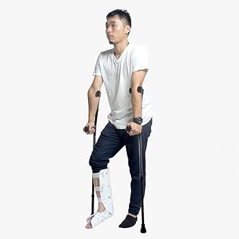 クラッチ 杖 ロフストランドクラッチ 折りたたみ カーボンファイバー松葉杖 黒 ポータブル 調整可能なスプリング衝撃吸収松葉杖 (2本1組)