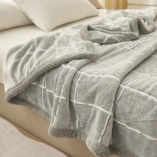 Plaid en flanelle douce idéal pour les soirées sur le canapé