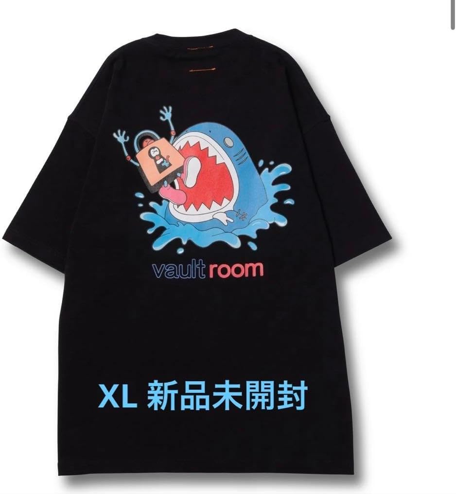 Vaultroom × Gawr Gura コラボTシャツ Mサイズ GAWR GURA TEE – VAULTROOM