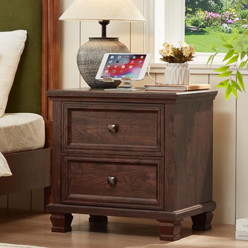 SAVOR LIFE Farmhouse Nightstand with Charging Station, Rustic Low Night Stand with 2 Drawers, Mid-Century Modern End Table with 4 Square Solid Wood Legs, Small Dresser for Bedroom, Home, Walnut