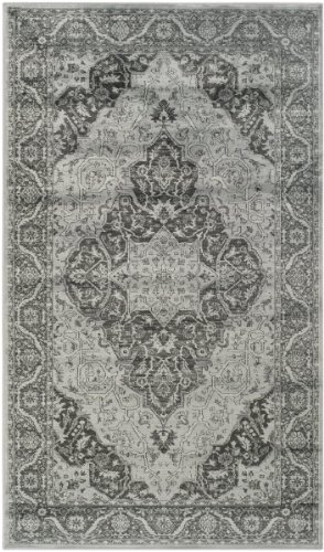 SAFAVIEH Traditional Rug for Living Room Dining Room, Bedroom - Vintage Collection, Short Pile, in Light Blue and Multi, 99 X 170 cm